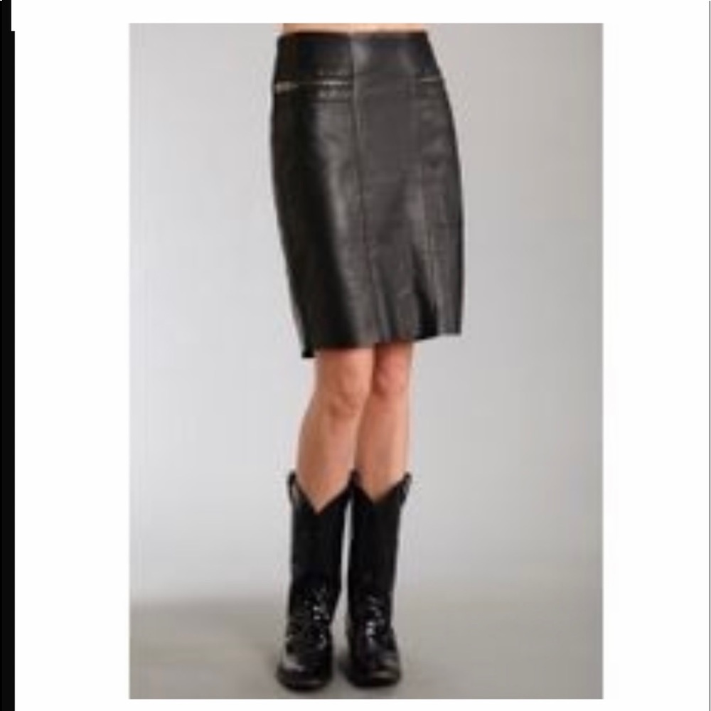 Stetson Ladies Smooth Leather Skirt
W/thick Zippers Skirt